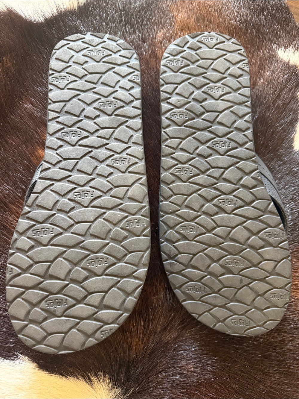 Flojos Men's Black Foam Flip-Flop Sandals - Picture 3 of 5